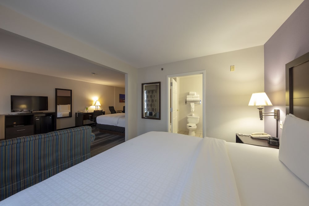La Quinta Inn Suites Springfield Airport Plaza 7/61