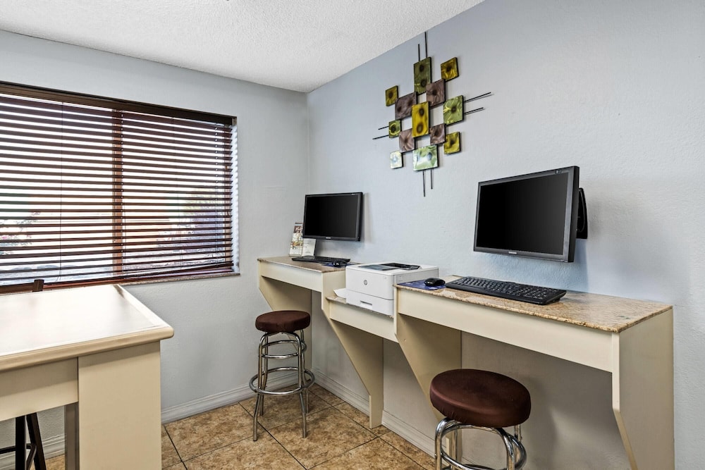 Super 8 By Wyndham Independence Kansas City 45/55