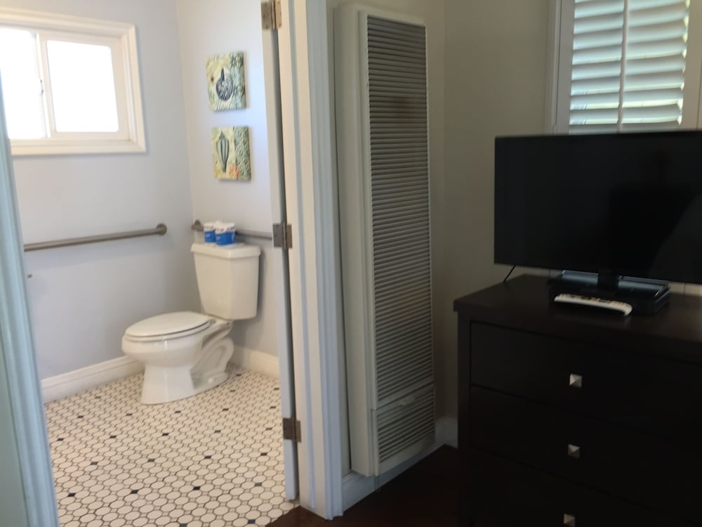 Beach Bungalow Inn and Suites 66/67