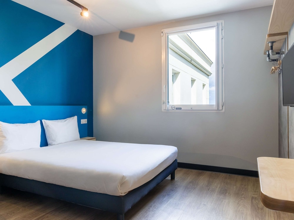 ROOM, DOUBLE BED