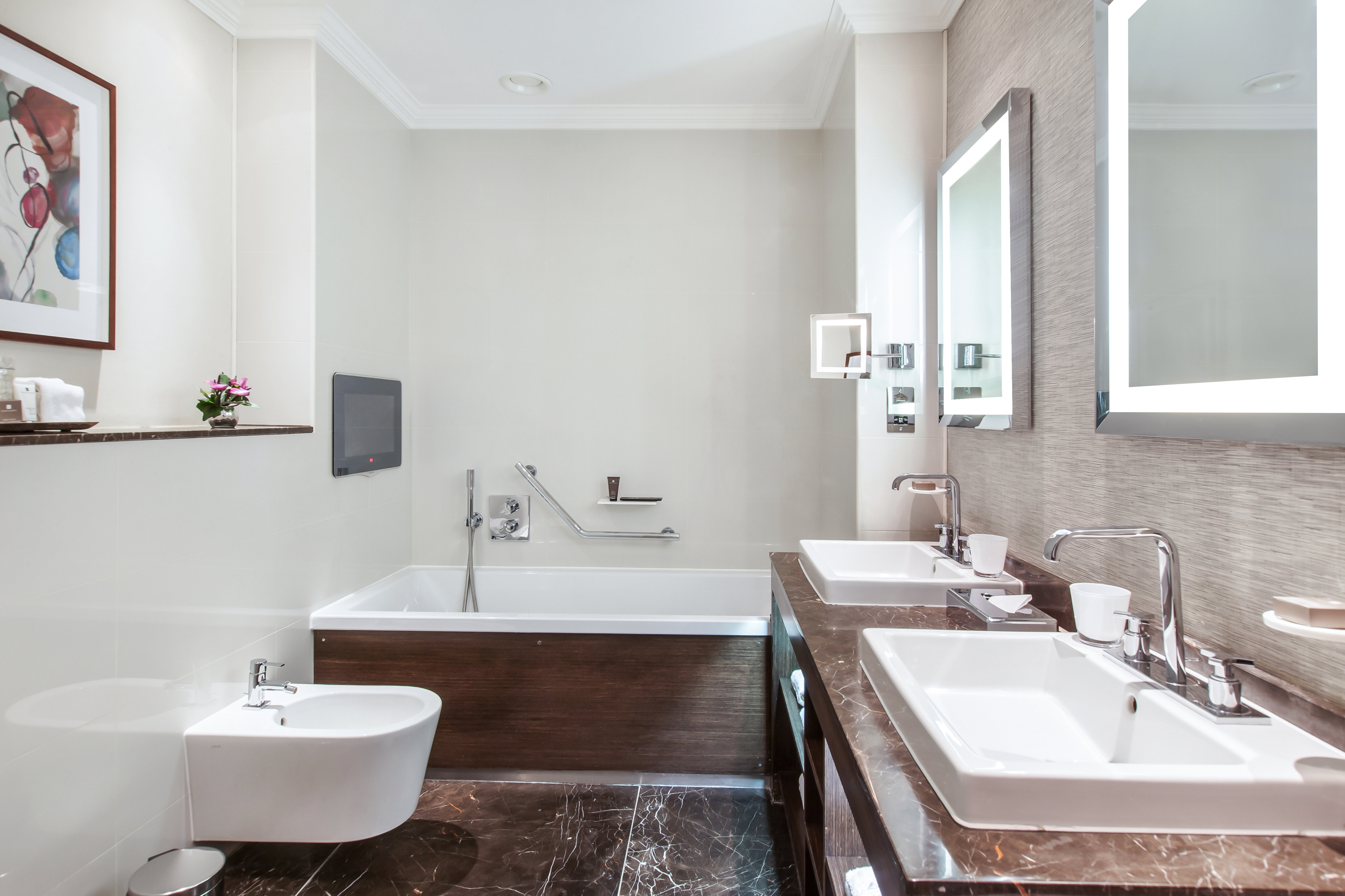 51 Buckingham Gatetaj Suites Residences 81/83