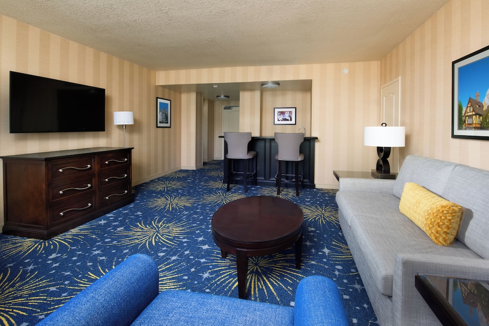 Disneyland Hotel 59/70