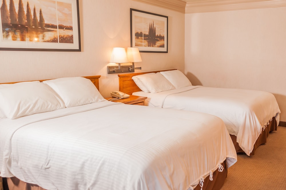 Coachman Inn Suites 20/64