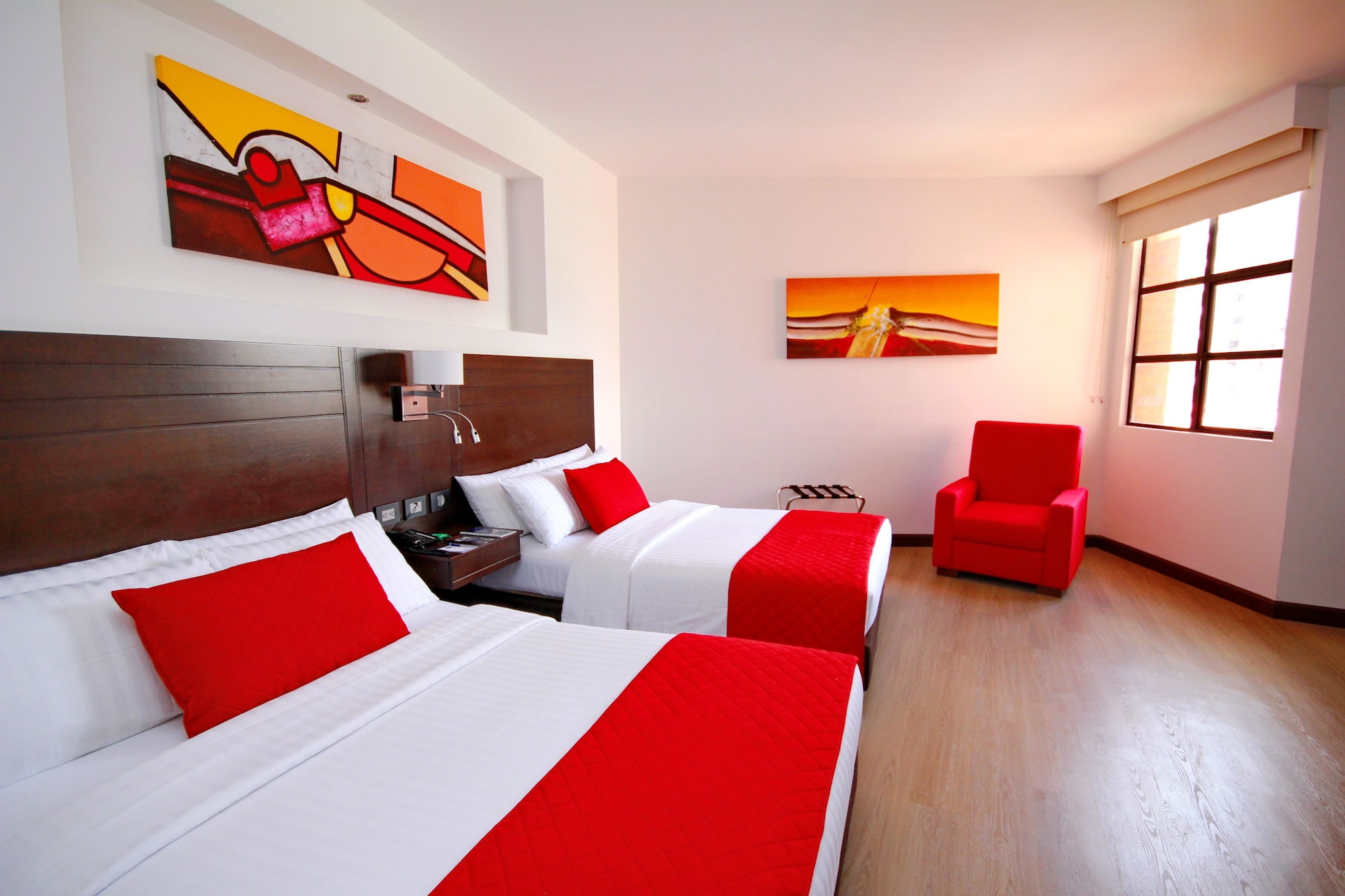 DELUXE, TWIN BEDS