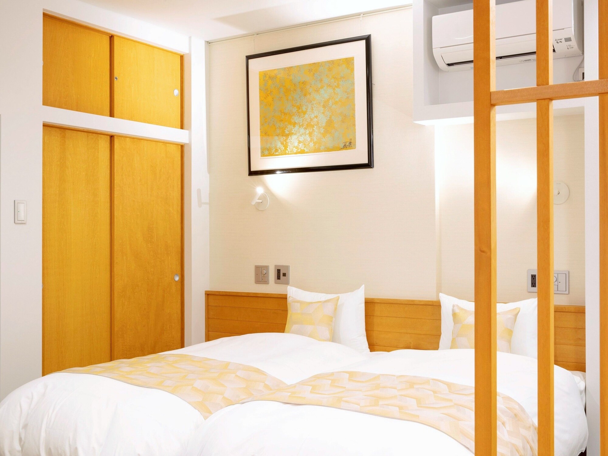 JAPANESE, DELUXE, TWIN BEDS