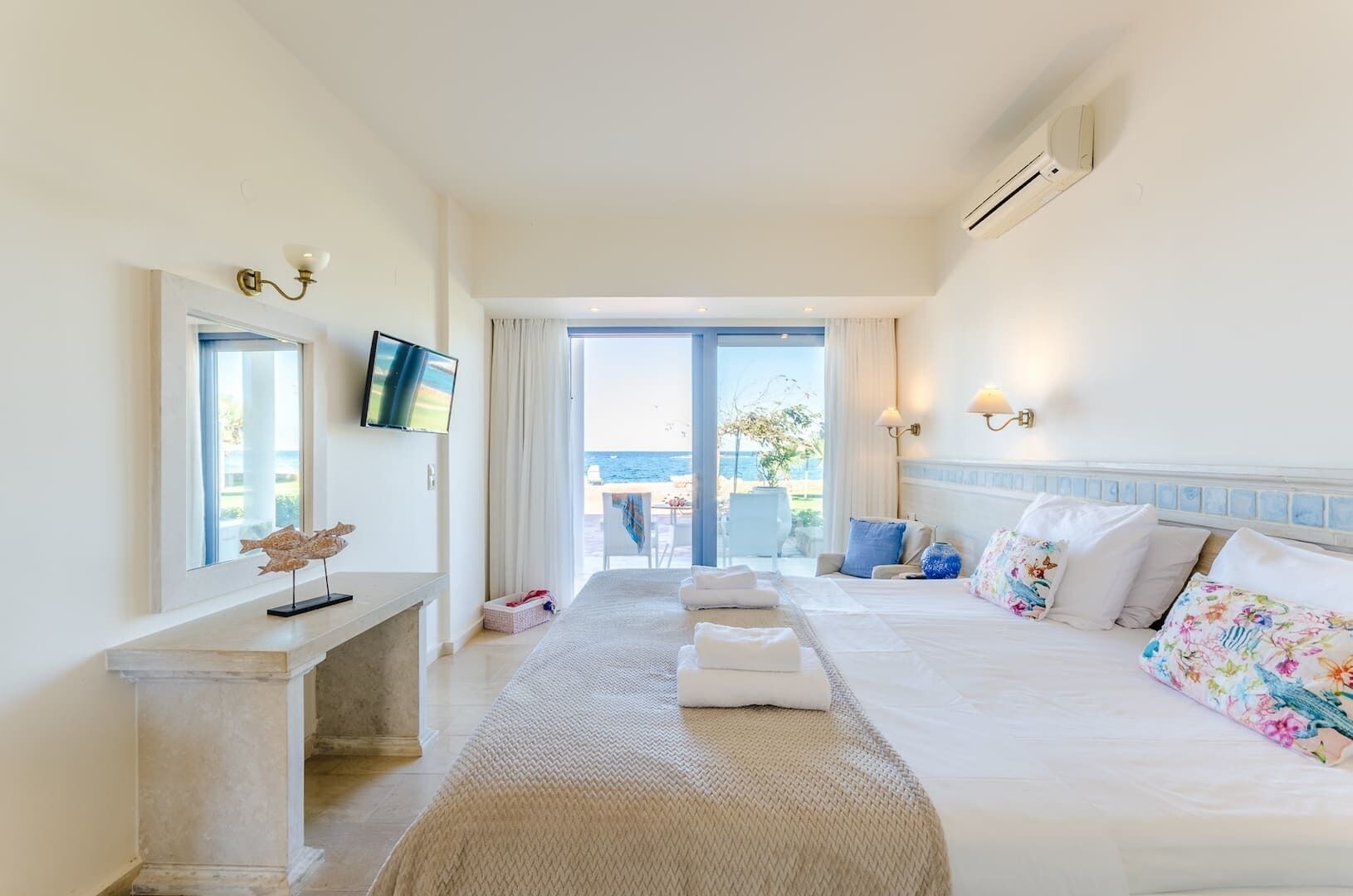 DELUXE, STUDIO, POOL FRONT, SEA VIEW, GROUND FLOOR