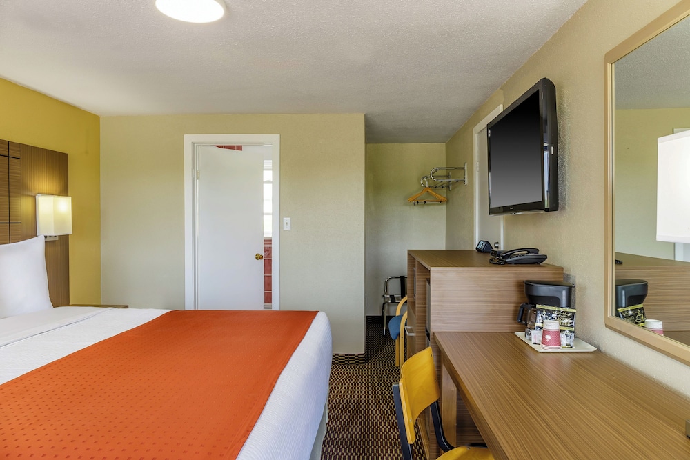 Motel6 Campbellford 10/50