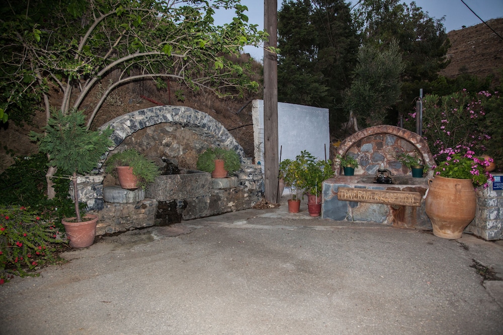 Ammoudi Hotel 31/45