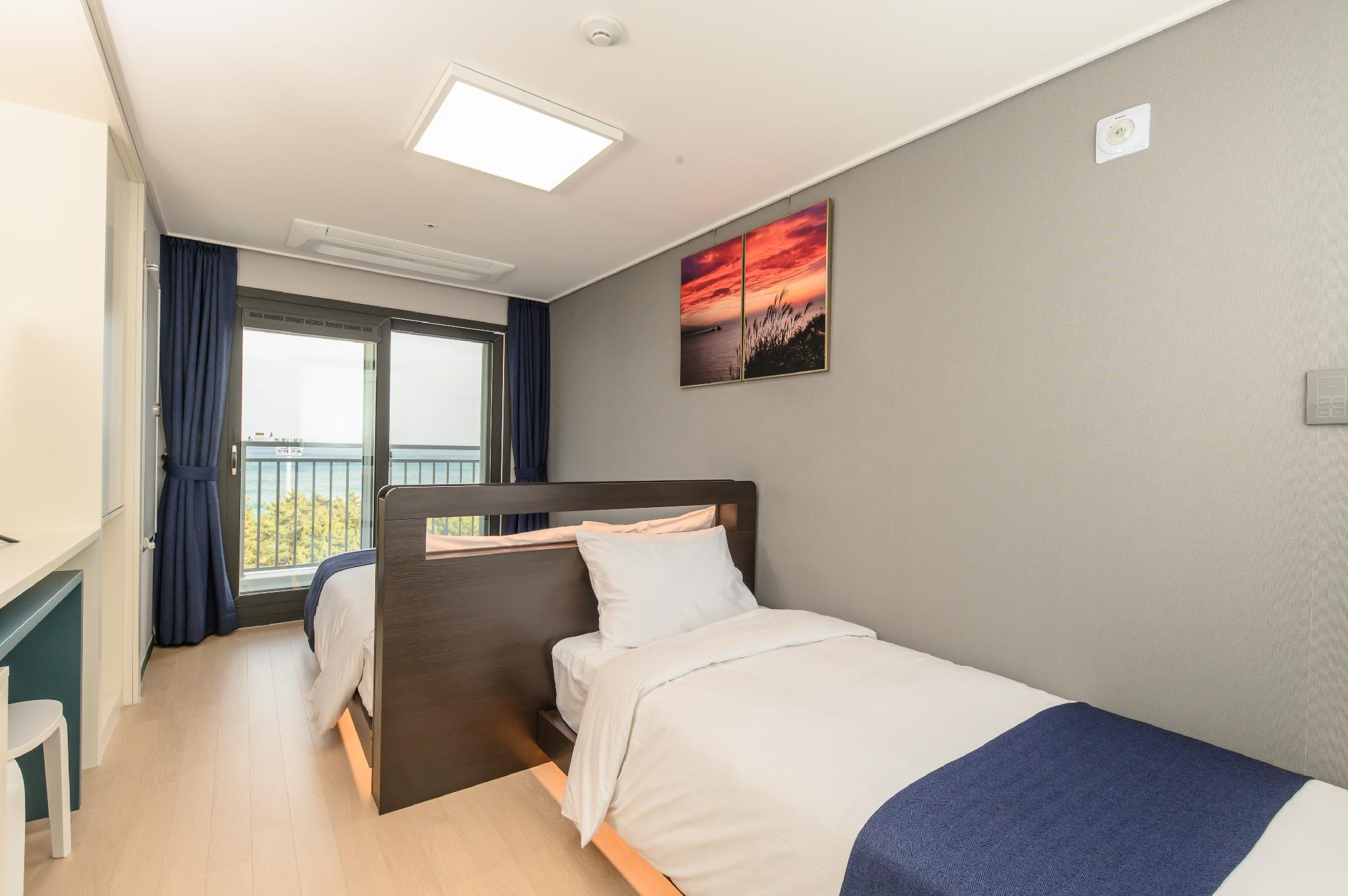 Ocean, Deluxe, Family, Twin Beds