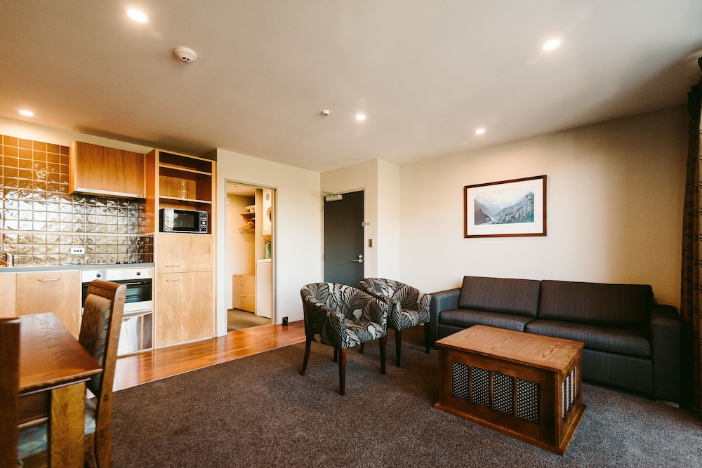 Garden Court Suites And Apartments 34/75