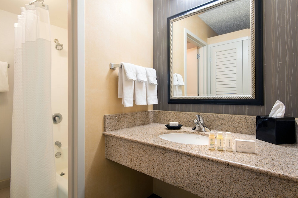 Courtyard By Marriott Portland Beaverton 6/24