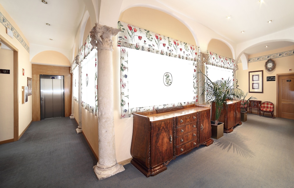 Lobby at Hotel Imperial, VALLADOLID