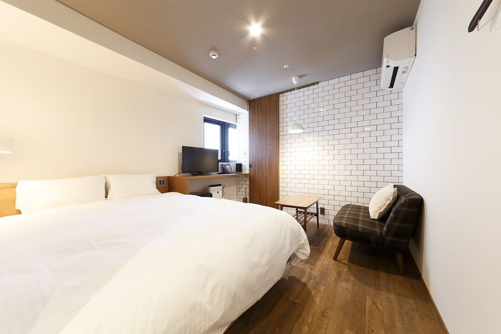 ROOM, DOUBLE BED