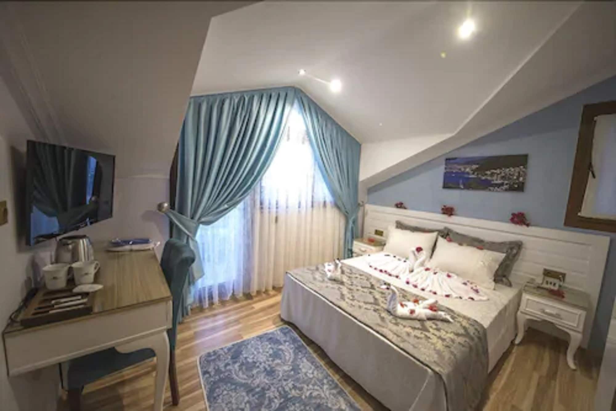 ROOM, DOUBLE BED