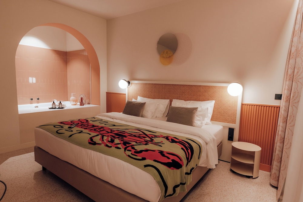 Deluxe, King Bed