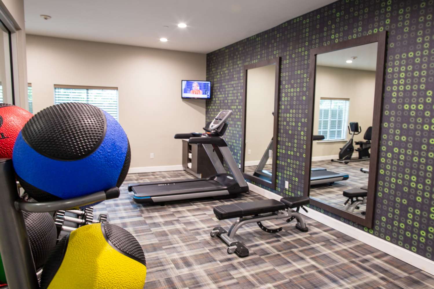 La Quinta Inn & Suites by Wyndham Houston East at Normandy 40/63