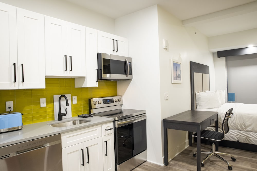 Peachtree Suites 15/16