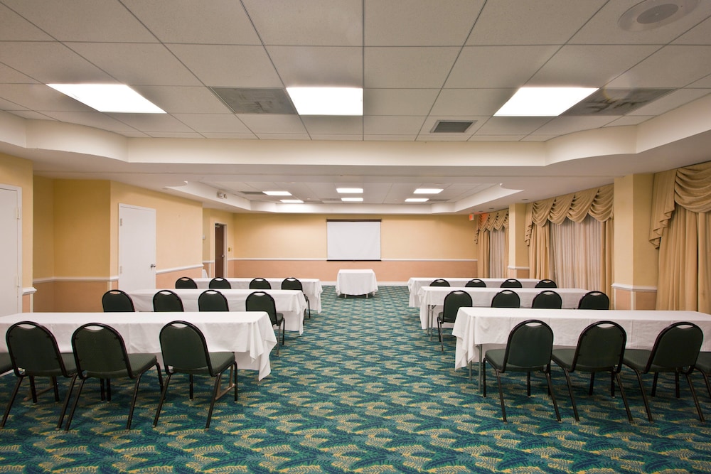 Holiday Inn Port St. Lucie 36/53