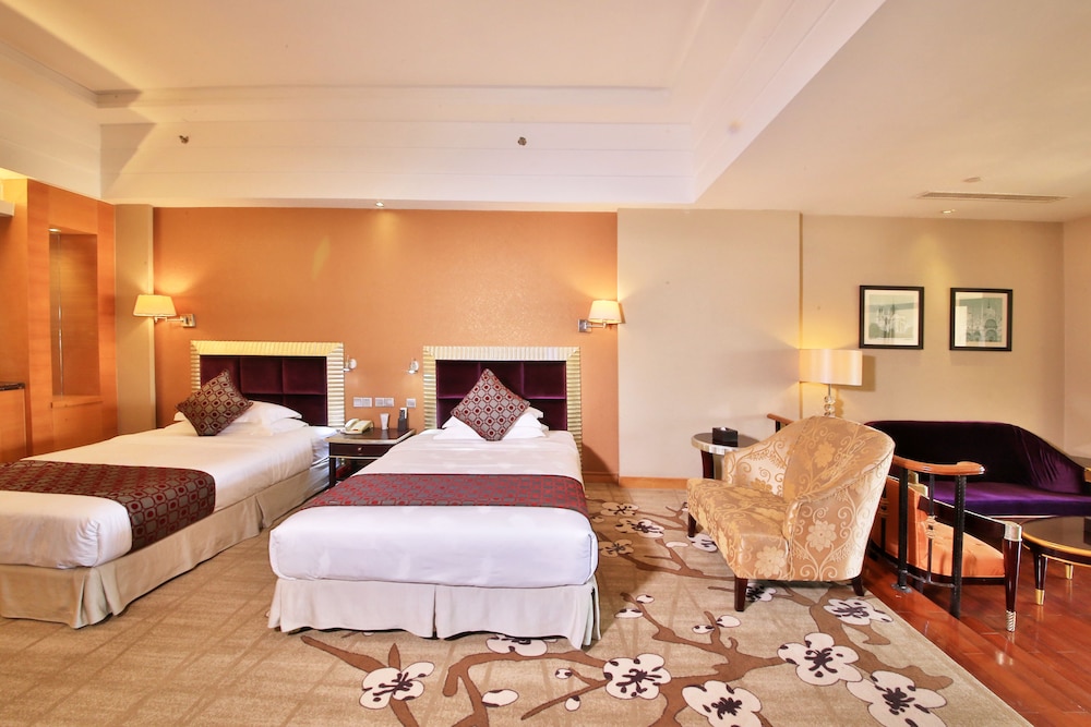 1 Bedroom, Business, Suite, Twin Beds, Balcony