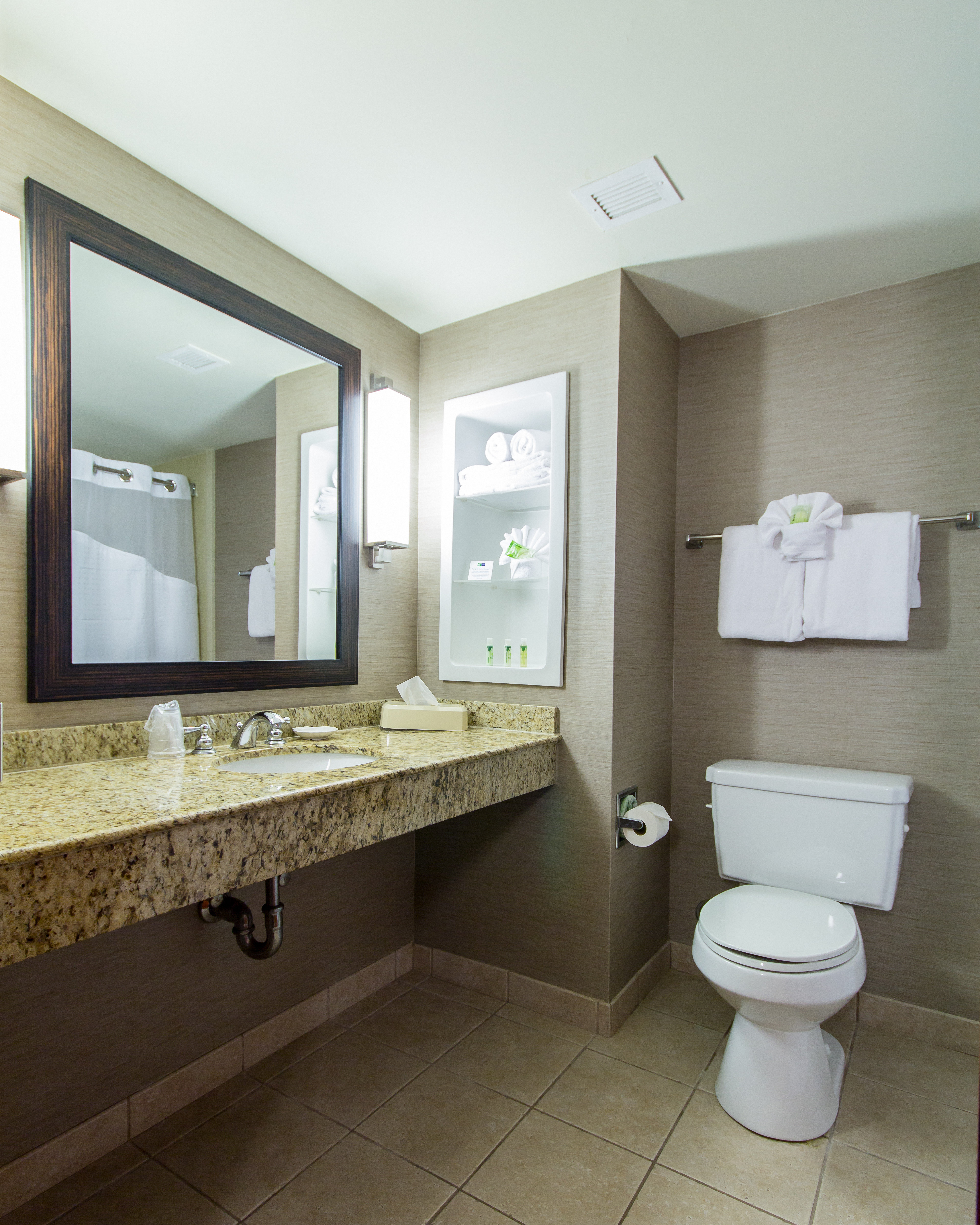 Holiday Inn Express Hotel And Suites Auburn 38/42