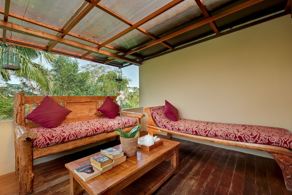 Villa Atas Awan 25/50