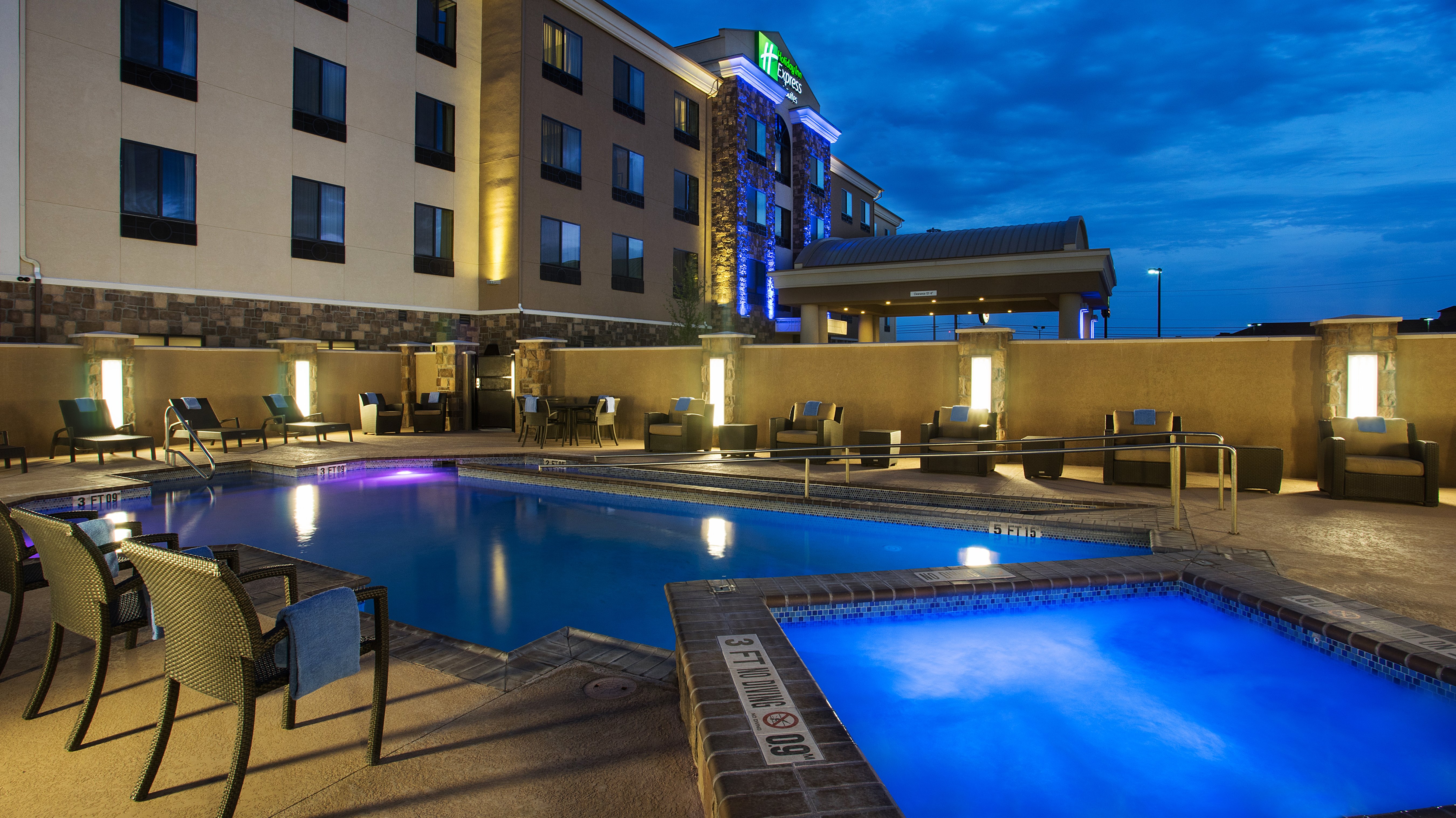 Holiday Inn Express & Suites Midland South I-20 65/69