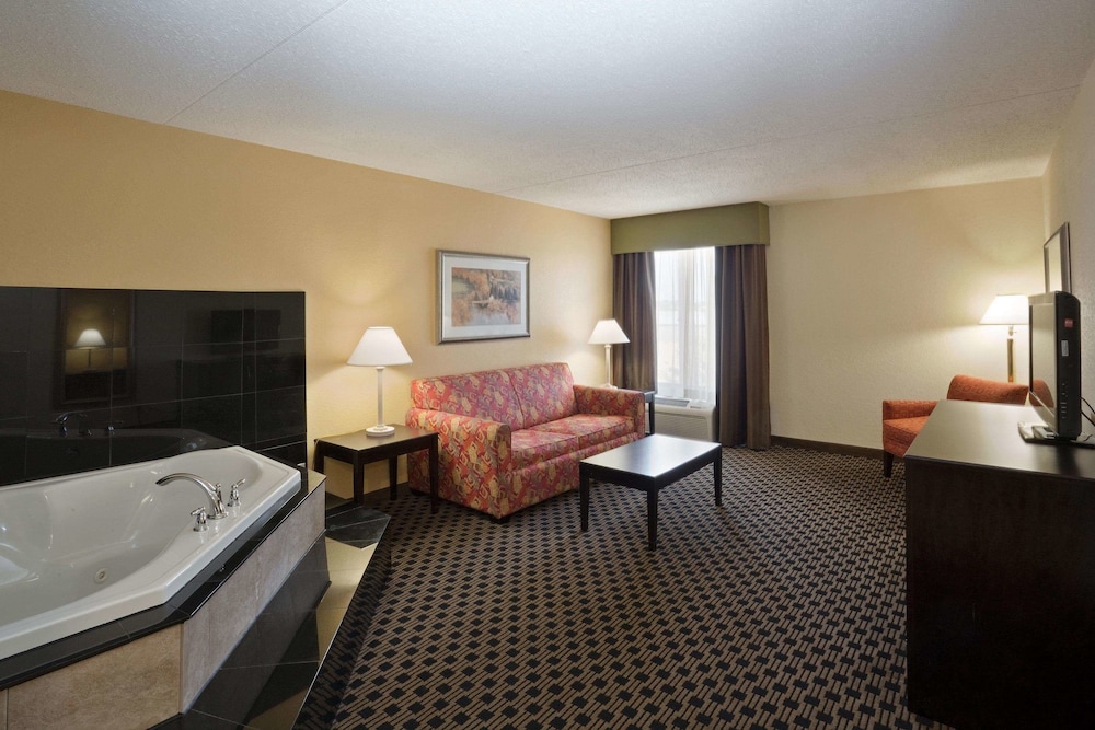 La Quinta Inn Suites Salina 41/57