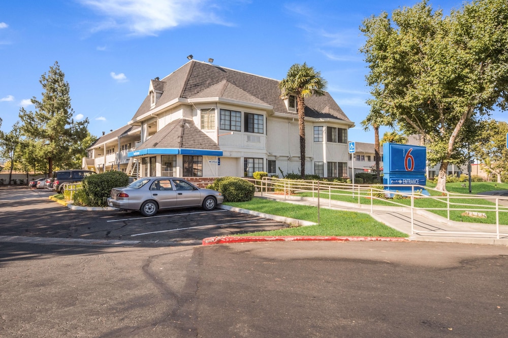 Motel6 Fairfield, CA - North 52/69