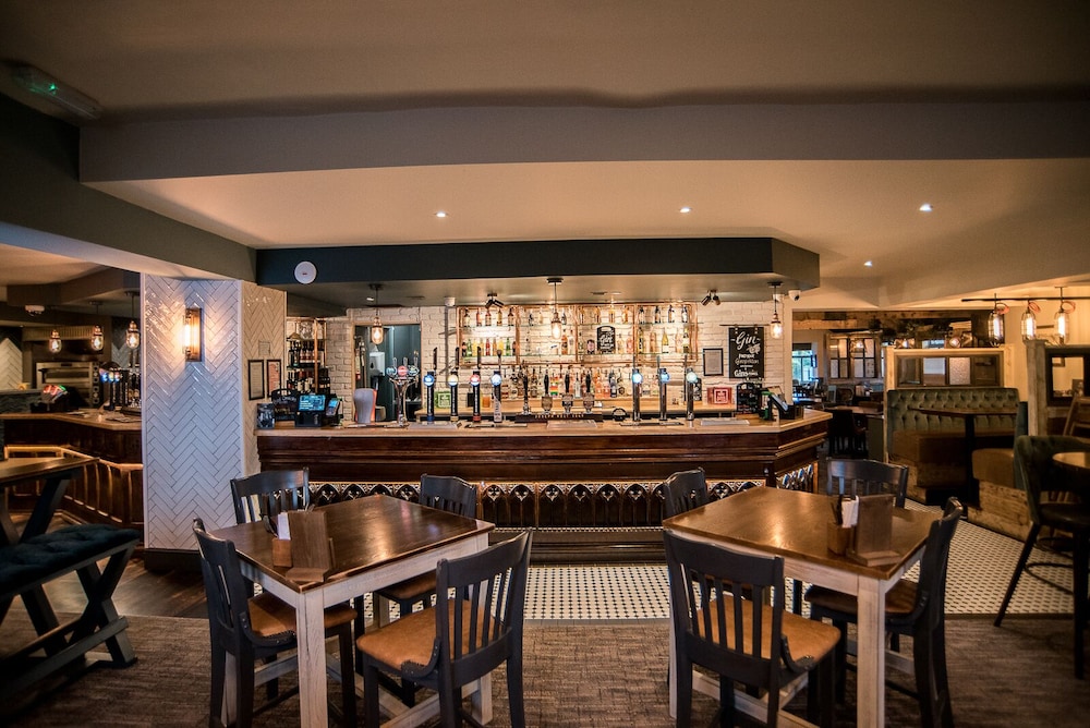 Cat and Lion Country Pub and Hotel 31/51