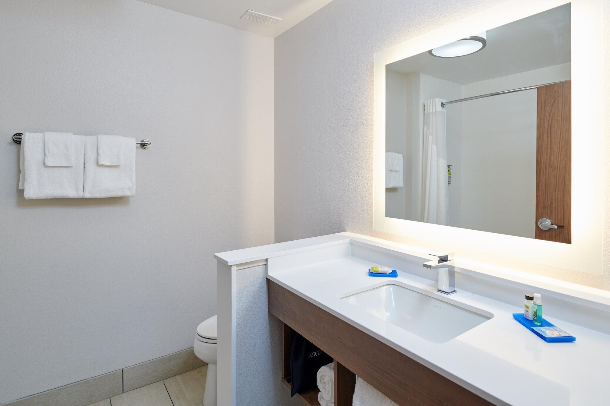 suite, multiple beds