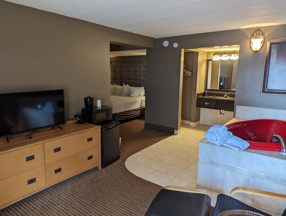 Days Inn by Wyndham Birch Run 12/36