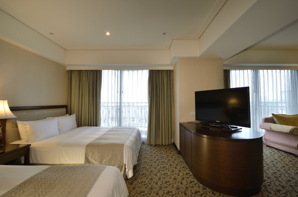 Hotel Regalees 13/43