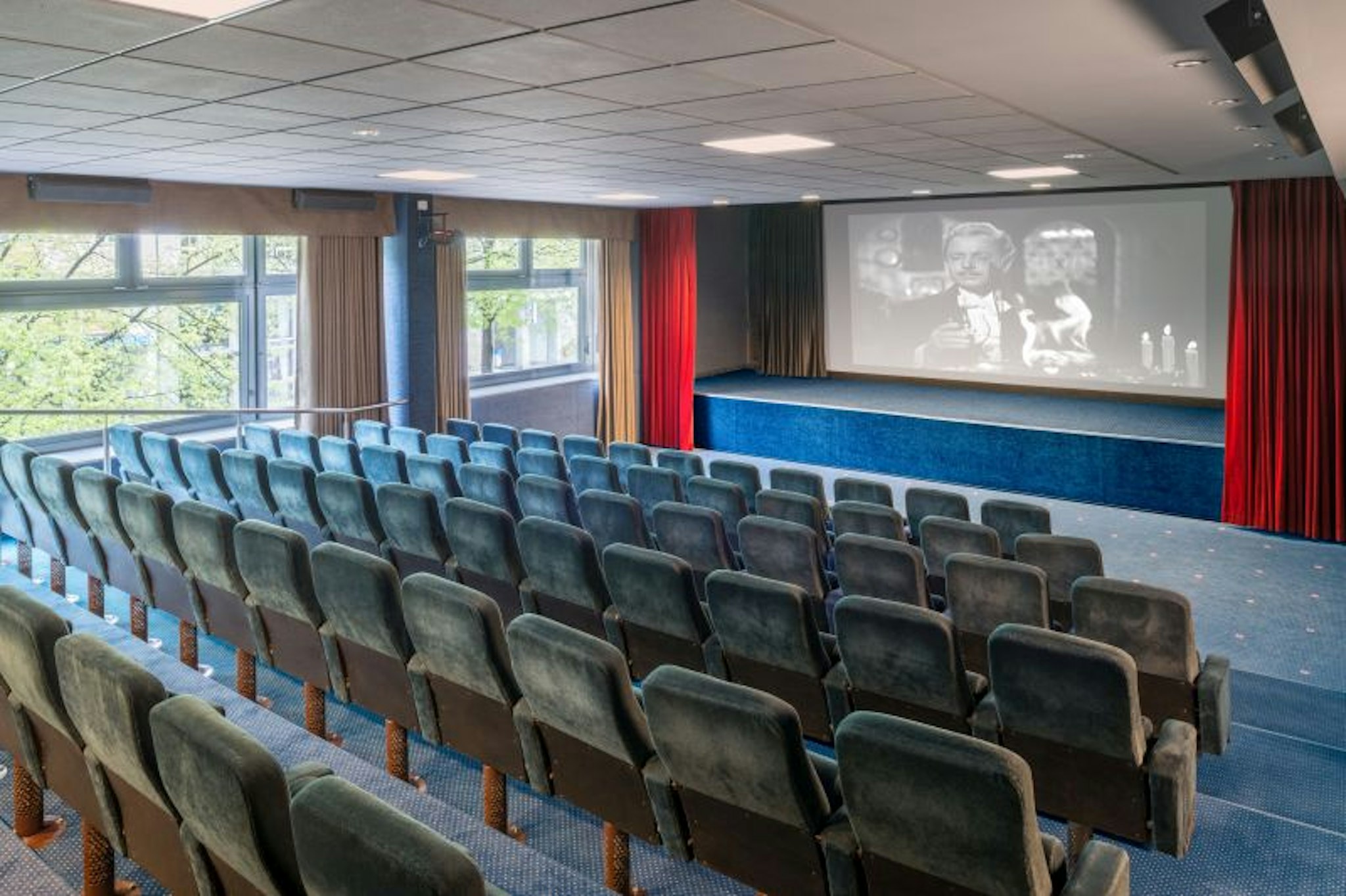 HOLLYWOOD MEDIA HOTEL 51/54