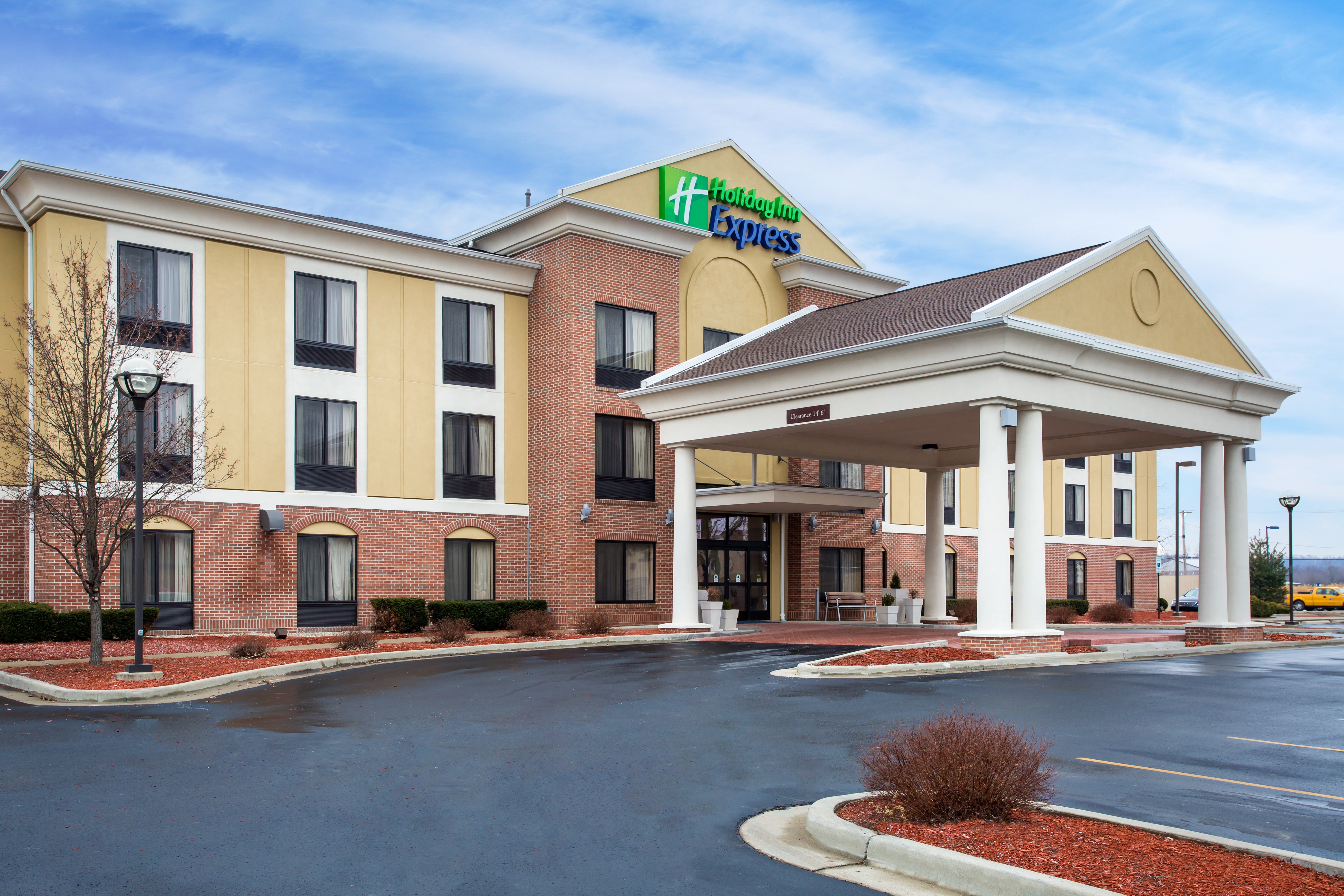 Holiday Inn Express & Suites Martinsville-Bloomington Area 2/16