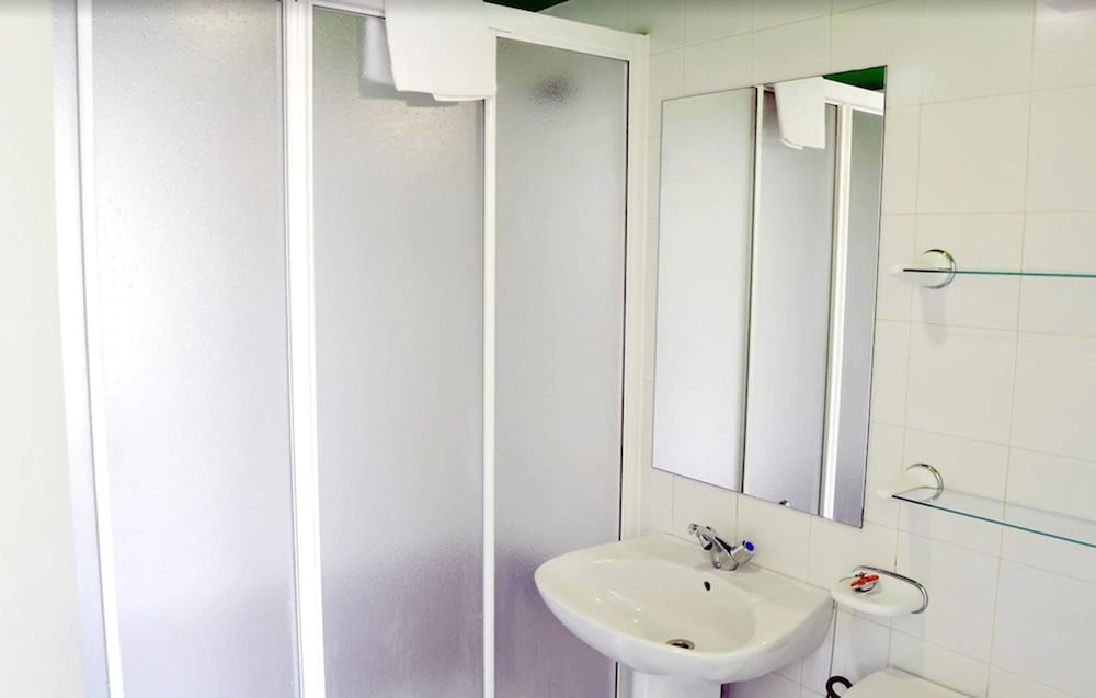 MIXED DORM, 14 BEDS, PRIVATE BATHROOM