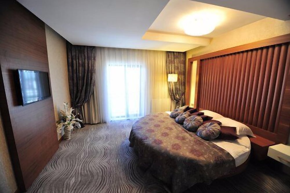 GRAND CENAS HOTEL 8/20