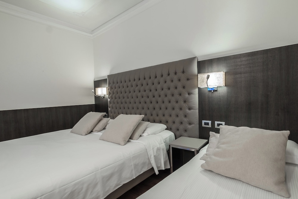 ROOM, TRIPLE