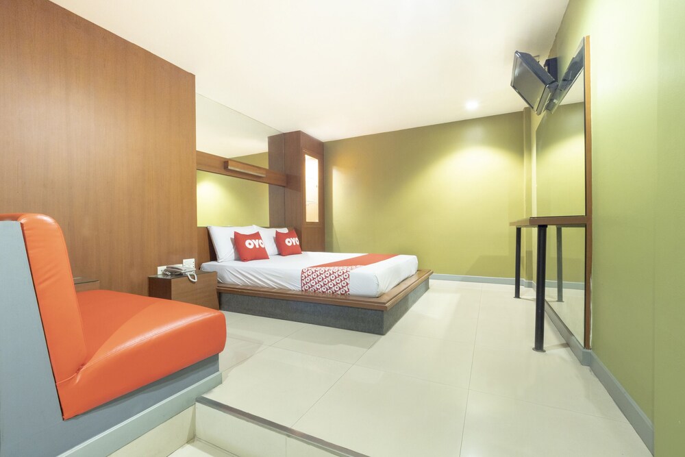 OYO 75382 Chonburi Hotel 23/42