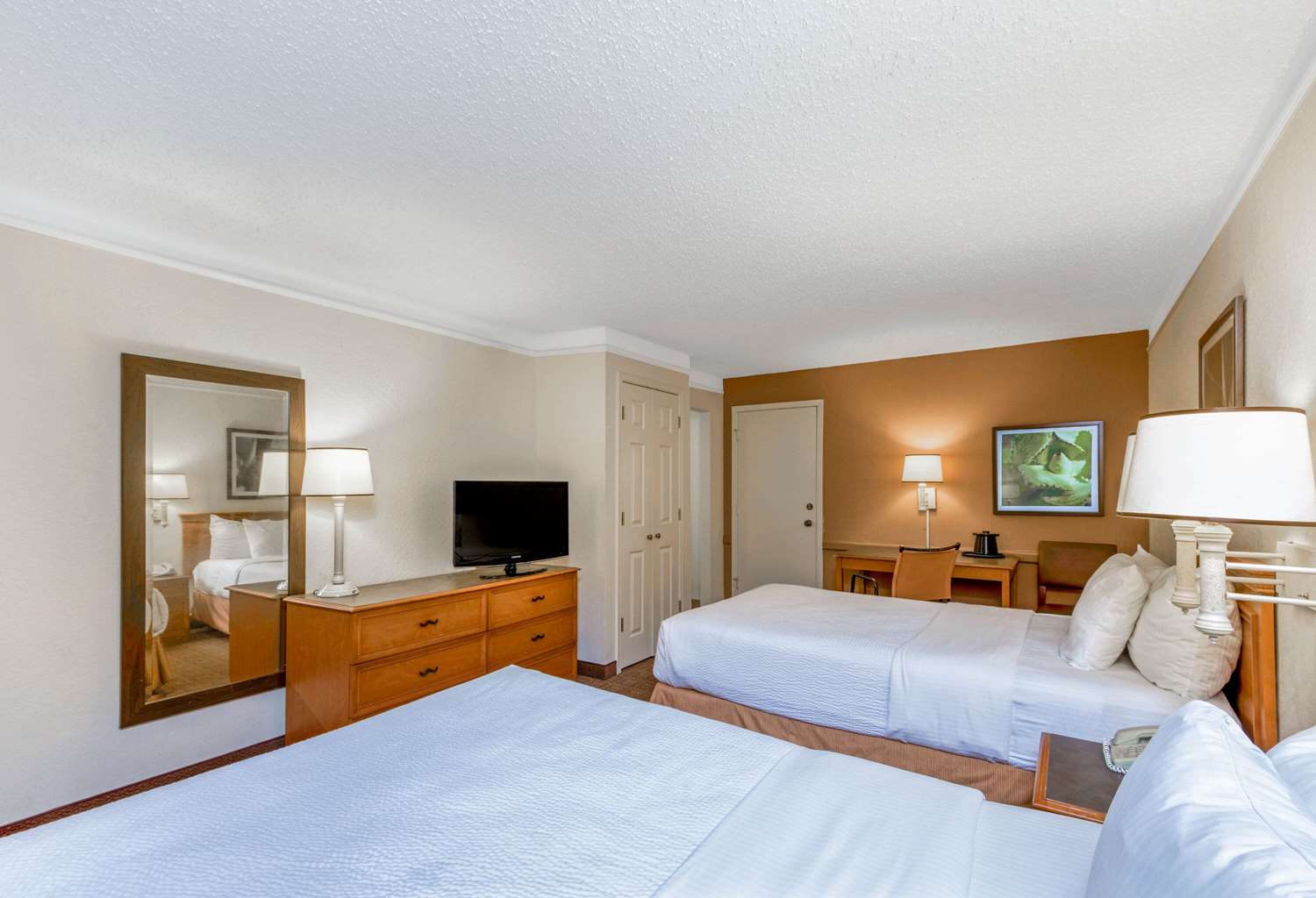 La Quinta Inn San Antonio I 35 N At Rittiman Road 11/46