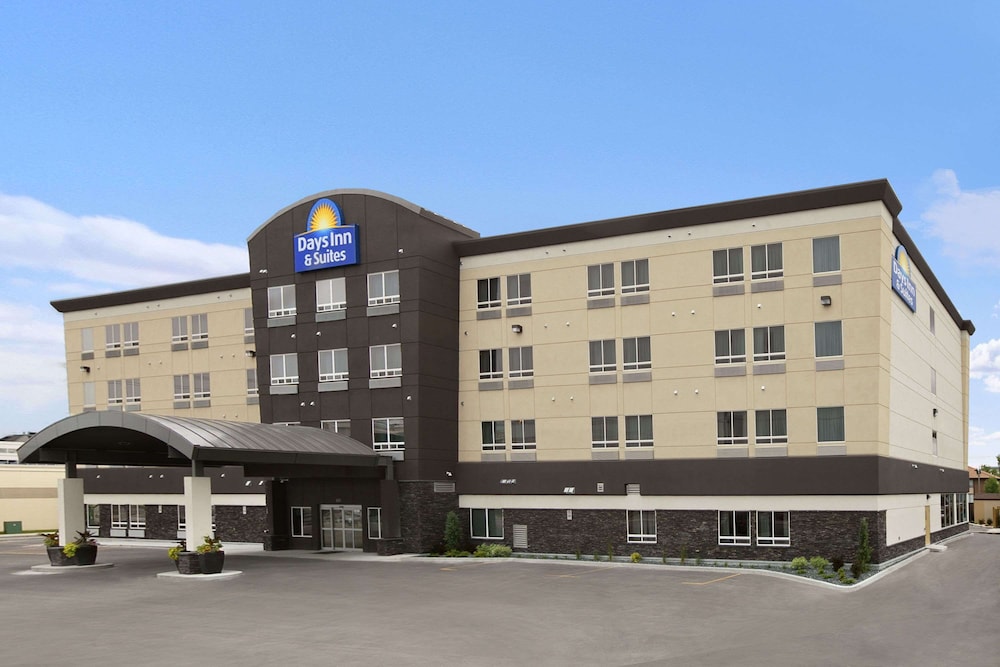 Days Inn & Suites By Wyndham Winnipeg Airport Manitoba 14/16