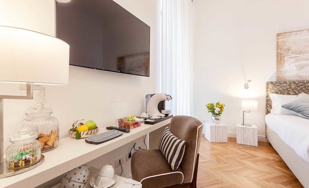504 CORSO SUITES 72/76