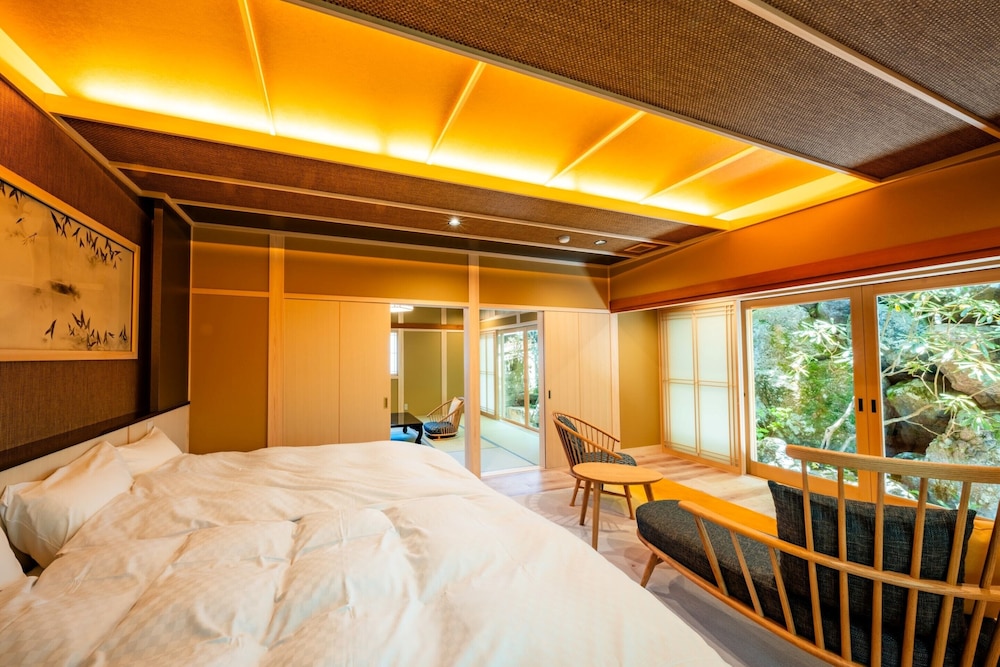 JUNIOR SUITE, BATHTUB