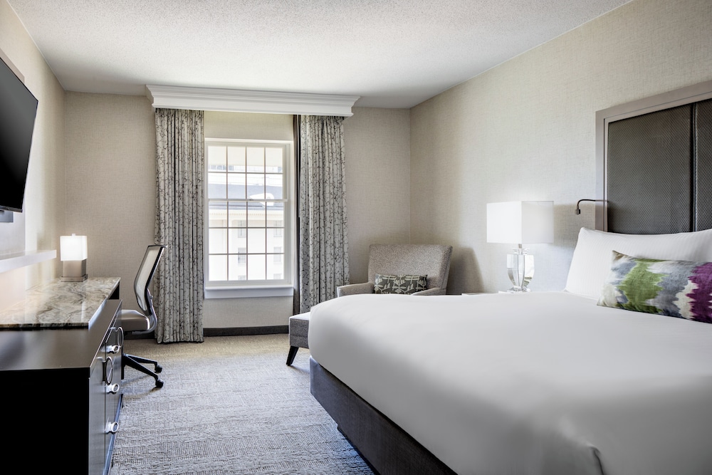 ROOM, KING BED