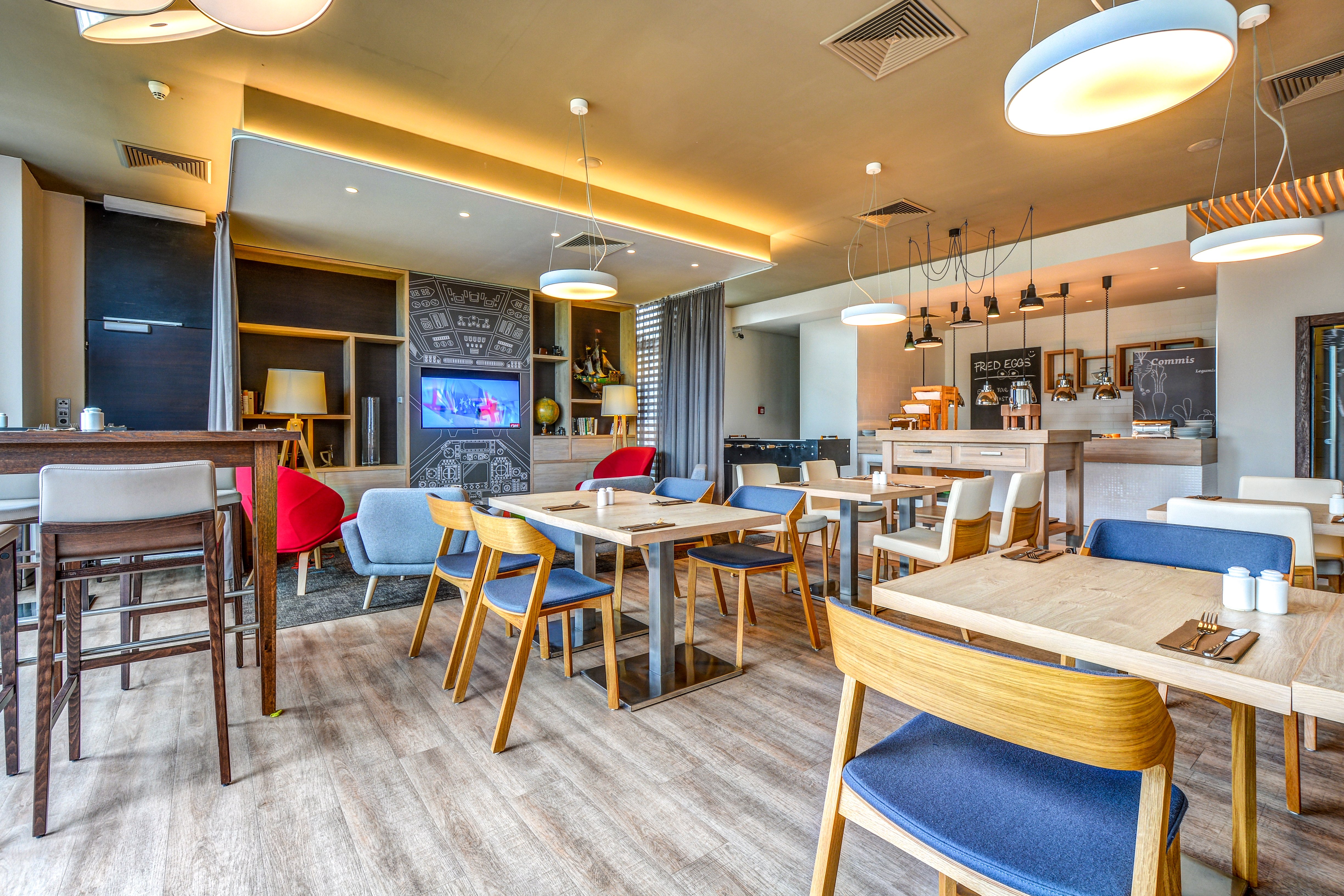HOLIDAY INN PRAGUE AIRPORT 61/76