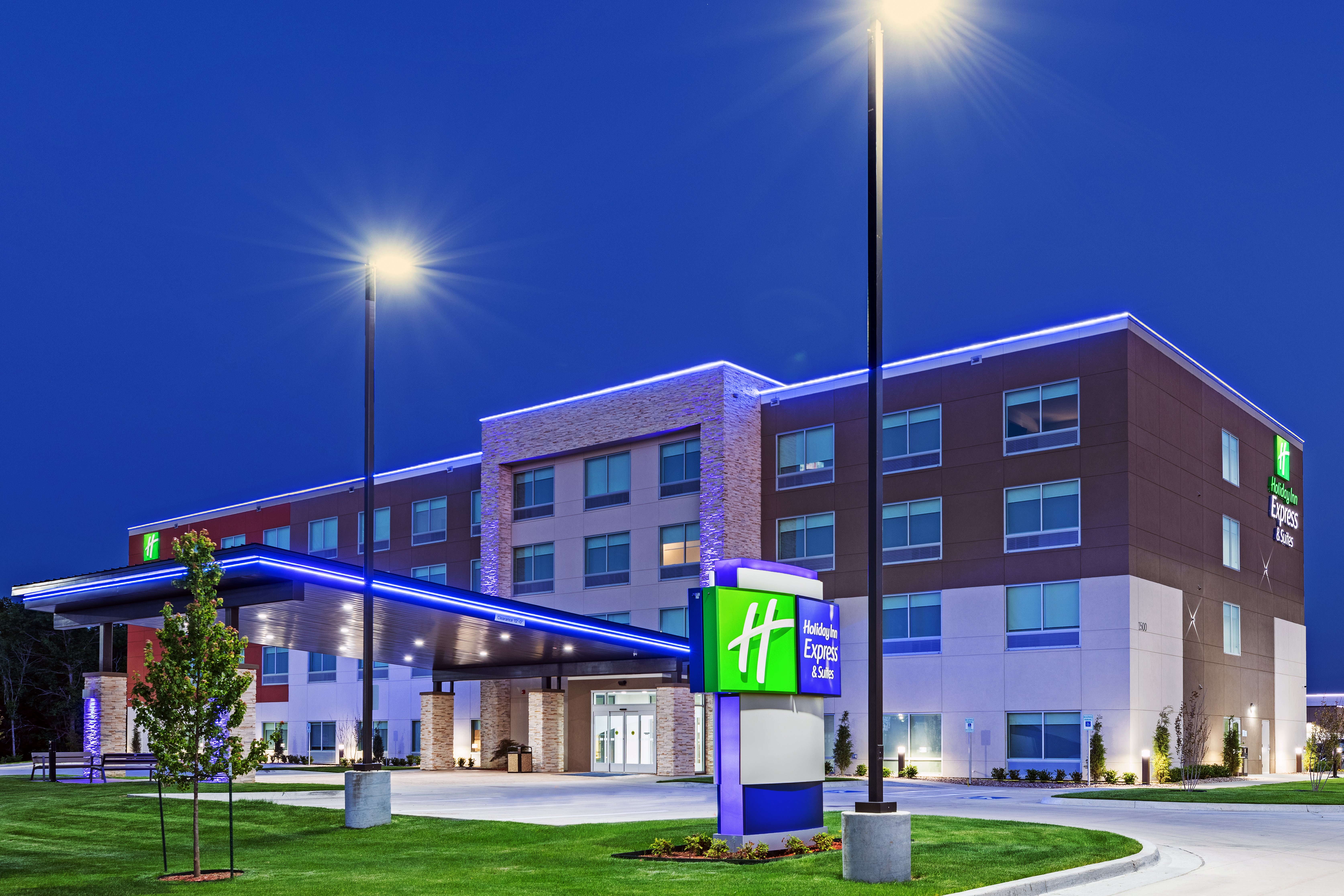 Holiday Inn Express & Suites Parsons 2/39