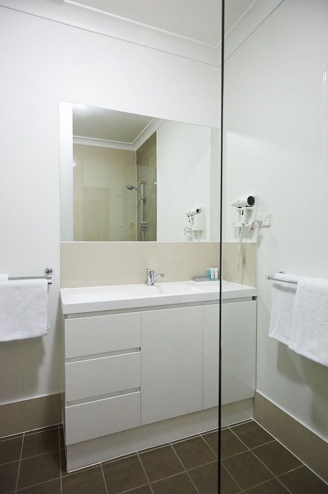 OXLEY COURT SERVICED APARTMENTS 11/41