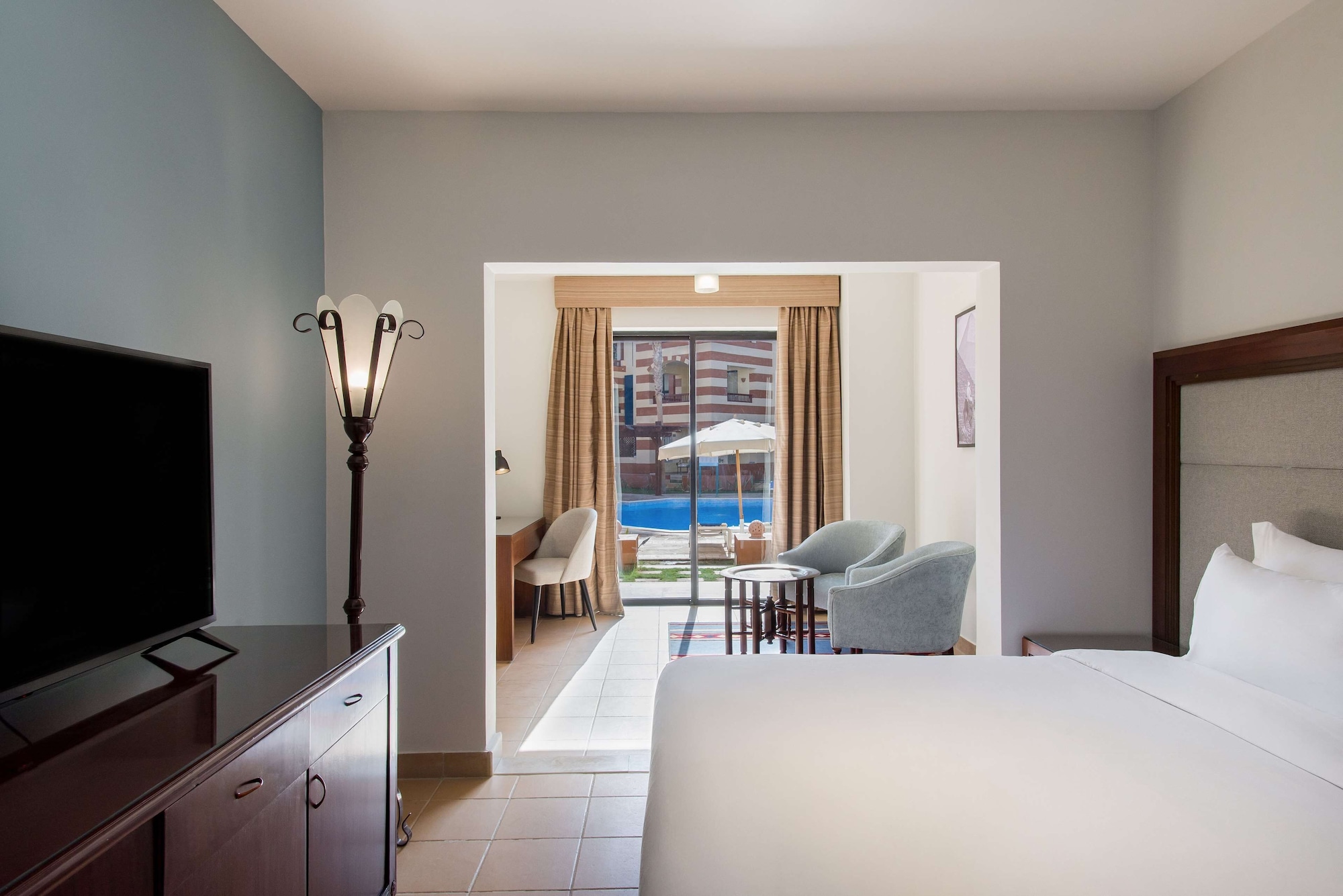 SUPERIOR POOL VIEW ROOM