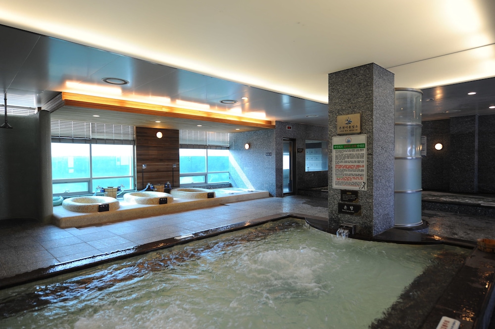 PINE RIDGE RESORT 22/47