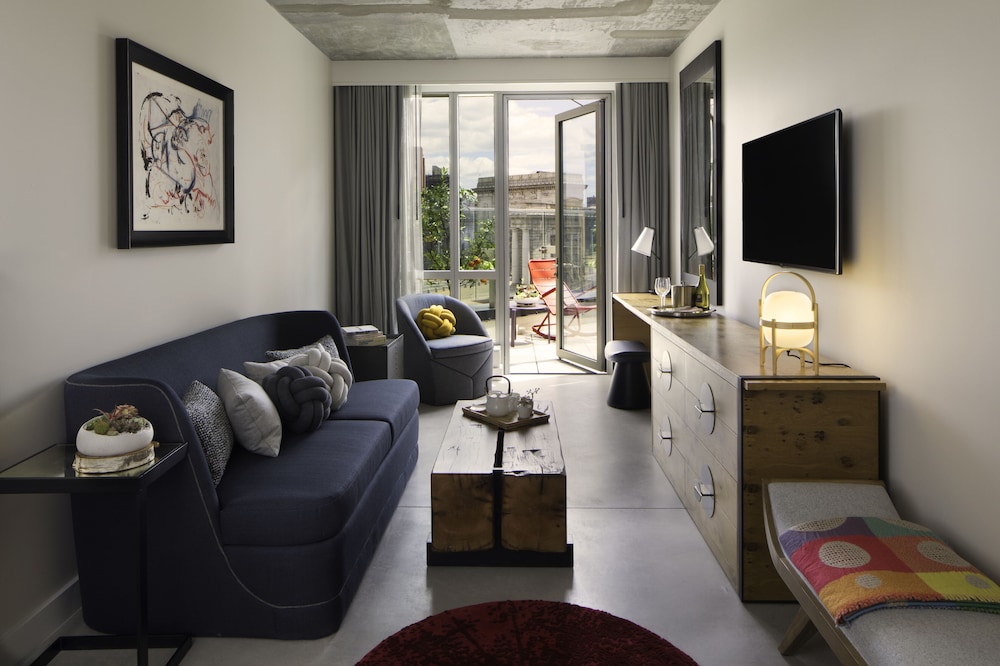 50 Bowery Hotel 52/60