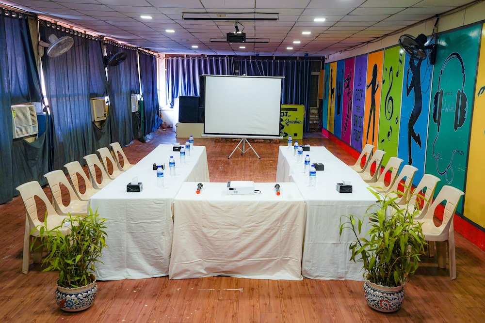 HOTEL KUMAR PLAZA 32/50